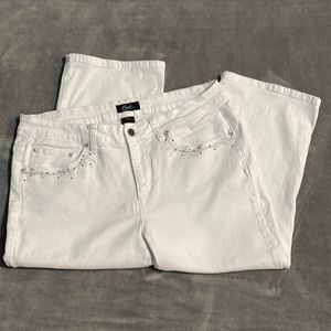 Earl Jeans White Capris